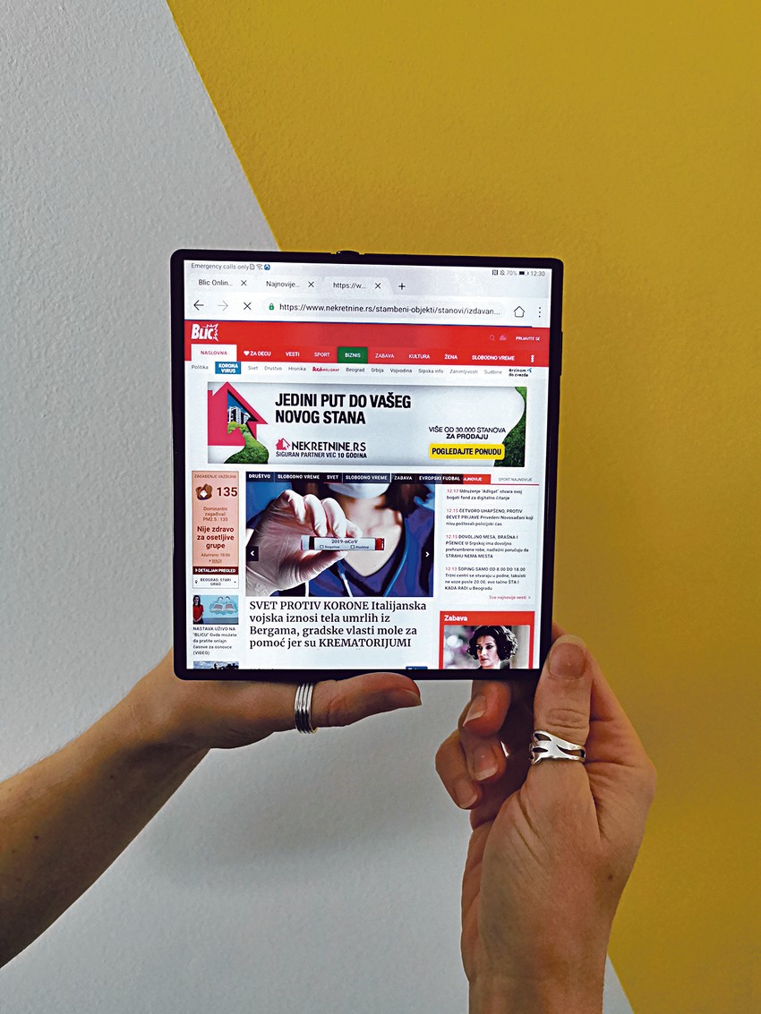 Kada se rasklopi, telefon se pretvara u tablet