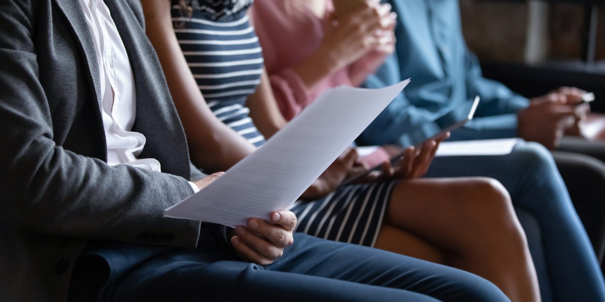 Poszukiwanie pracy? Ukrywanie roku ukończenia studiów może pomóc świeżym absolwentom w ubieganiu się o lepsze stanowiska, a starszym kandydatom przeciwdziałać dyskryminacji ze względu na wiek.