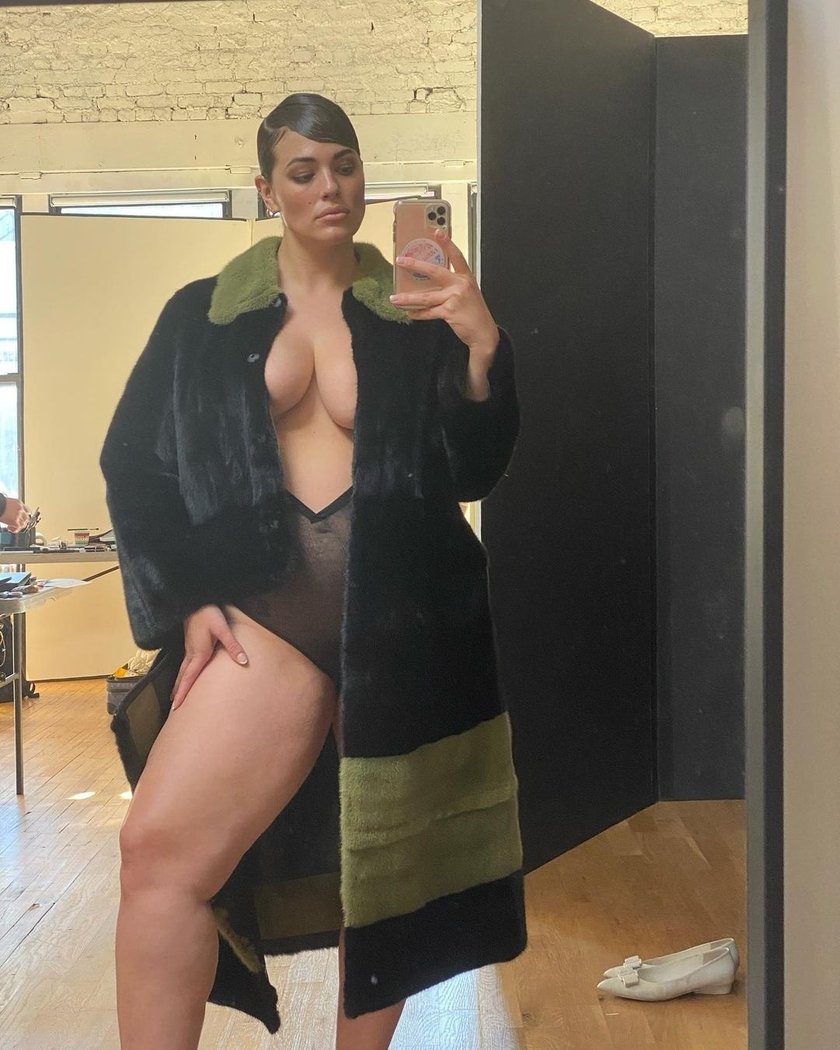 Ashley Graham podczas sesji dla Vogue'a