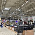 Rano Żabka, po pracy Biedronka, wieczorem Auchan. Kiedy Polacy chodzą do sklepów?