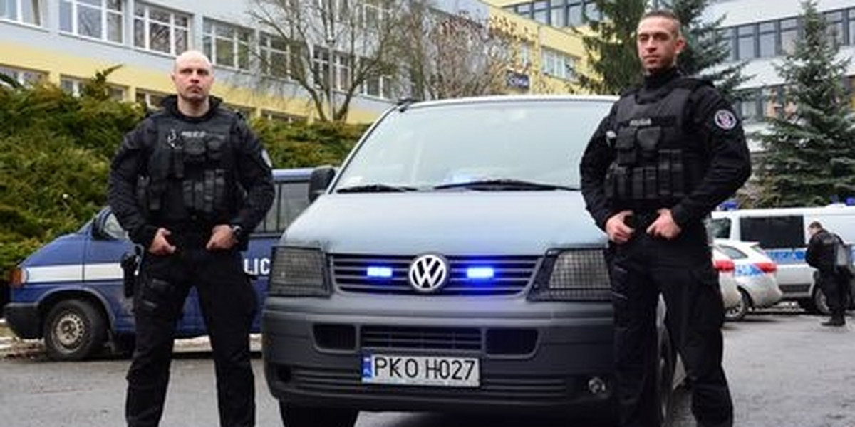 Policjanci uratowali 80-latkę