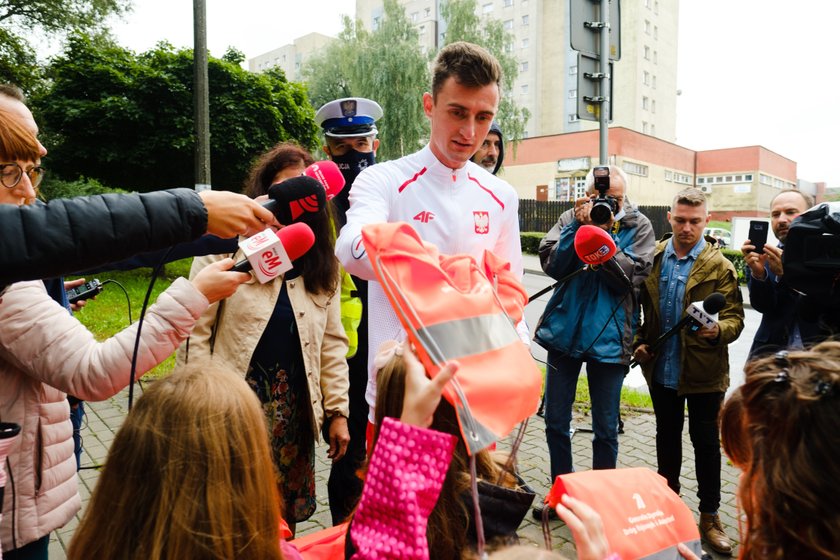 Mistrz Dawid Tomala uczył dzieci bezpieczeństwa na drodze