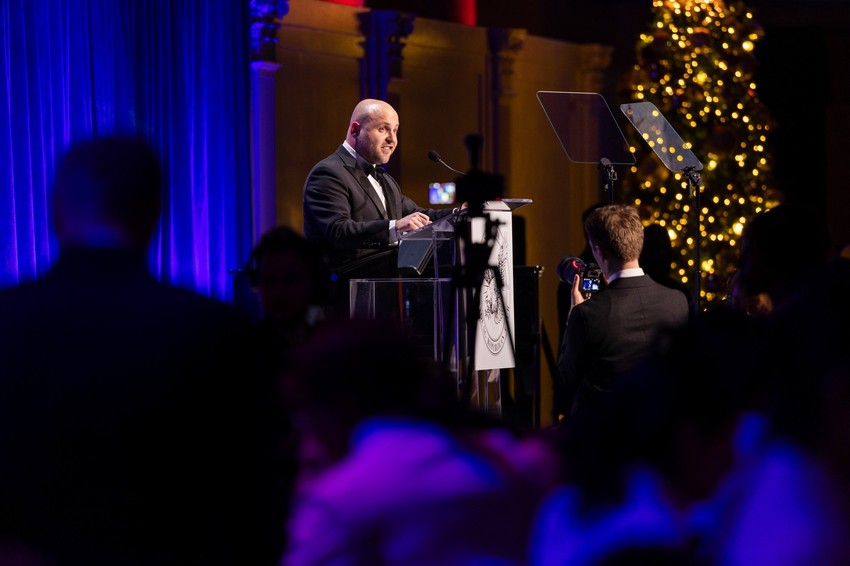 Markus Fronmajer iz AfD obraća se na skupu Mladih republikanaca Njujorka na 113. godišnjoj gala večeri 13. decembra