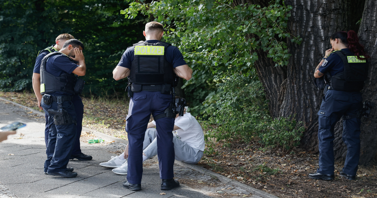 BMW travolge gruppo a Berlino: 3 bambini feriti, donna grave