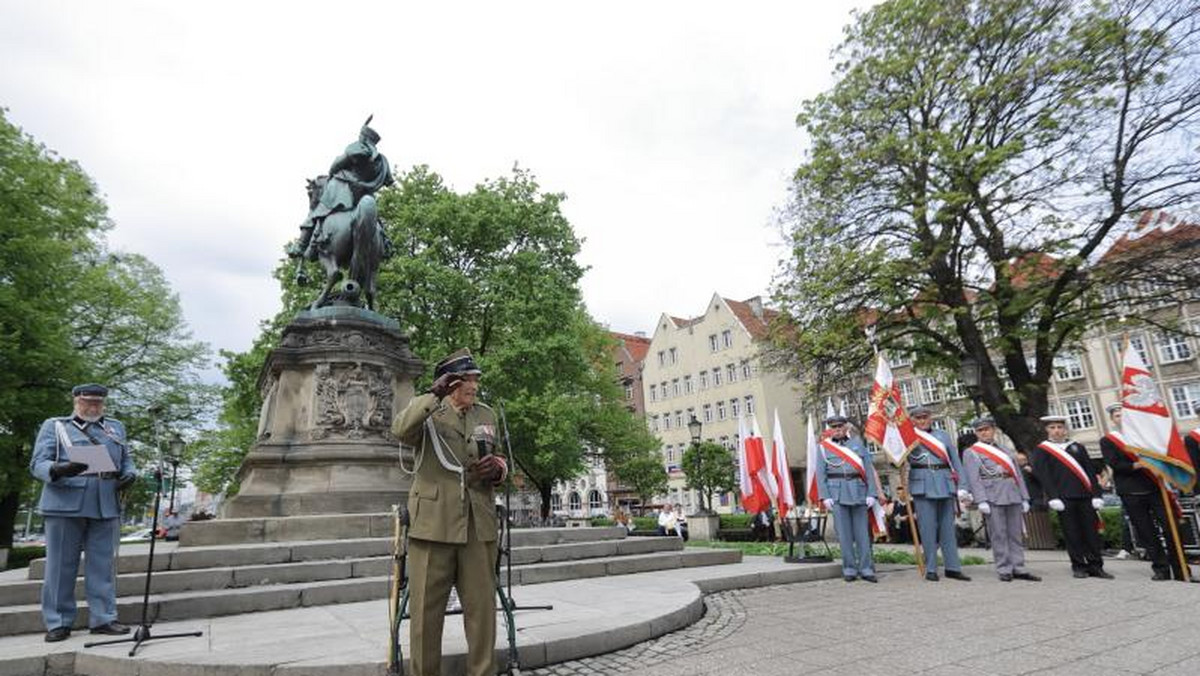 Uroczystości 11 listopada w Gdańsku. Nowa iluminacja na Targu Drzewnym