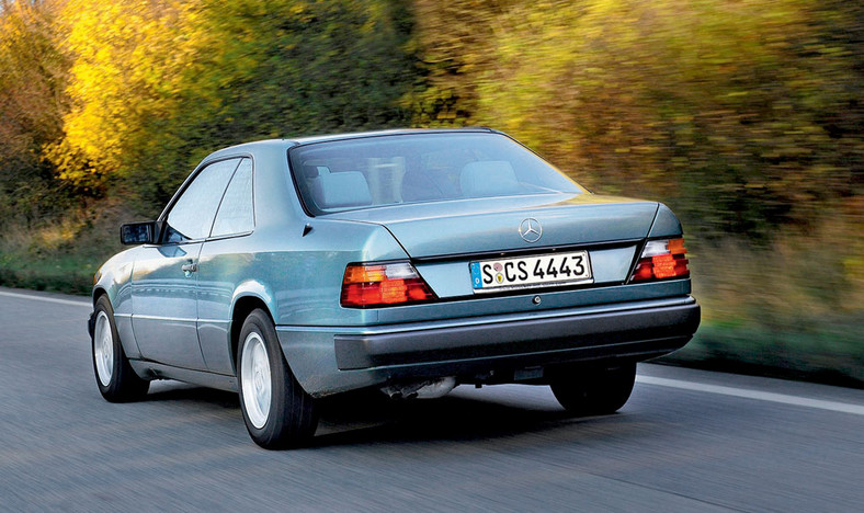 Mercedes 300 CE - skromne coupe