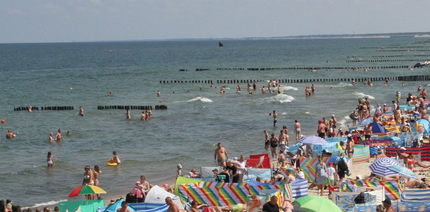 Popis bezmyślności na plaży w Mielnie. Dramatyczny finał. Wszystko widać na nagraniu