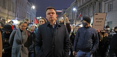 Szymon Hołownia nie planował uczestniczyć w marszu ku pamięci Izy z Pszczyny. Ale zmienił zdanie. Tak to tłumaczy