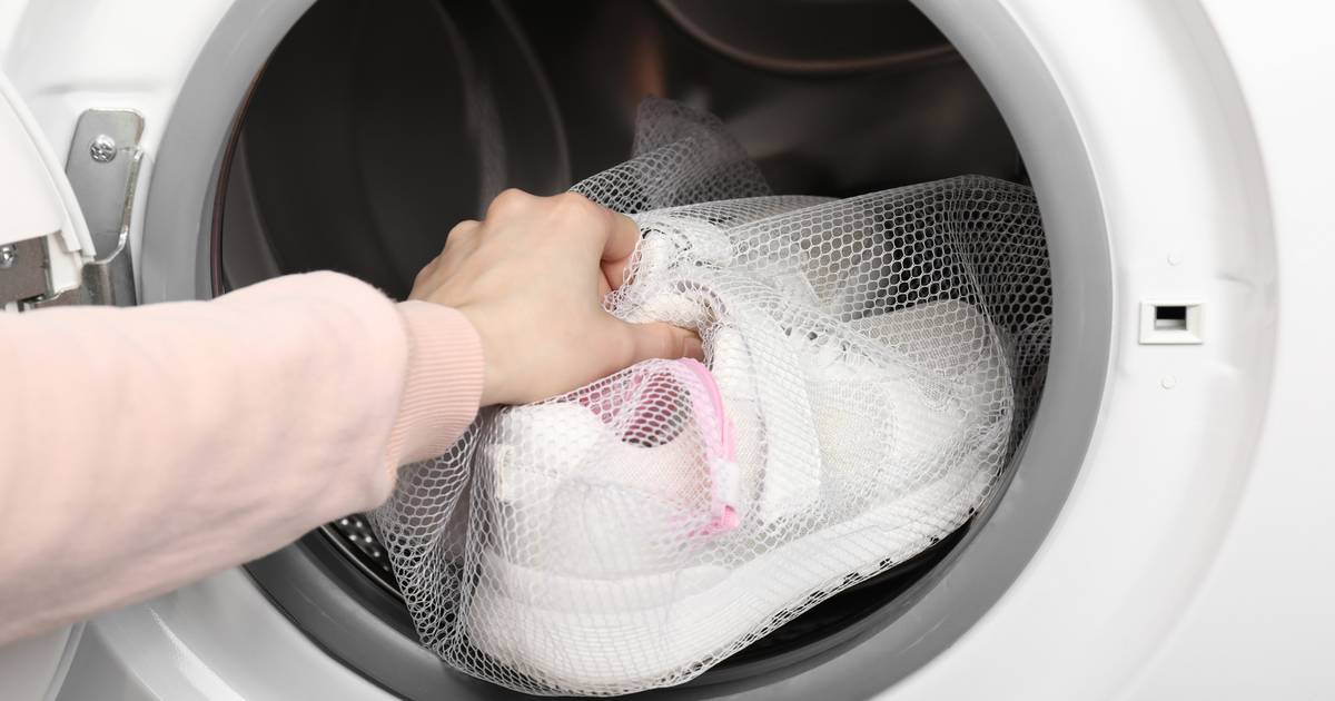 Jak wyczyścić białe buty? Wystarczą tylko dwa składniki