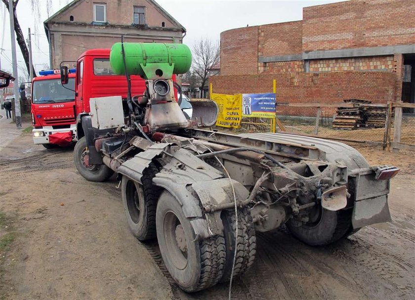 Wielka gruszka z betonem spadła z ciężarówki!