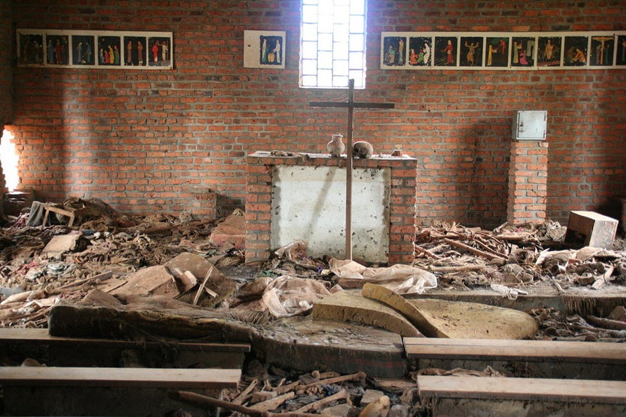 Ponad 5 tys. osób szukających schronienia w kościele Ntarama zostało zabitych granatem, maczetą, karabinem lub spalonych żywcem w czasie wojny domowej w Rwandzie