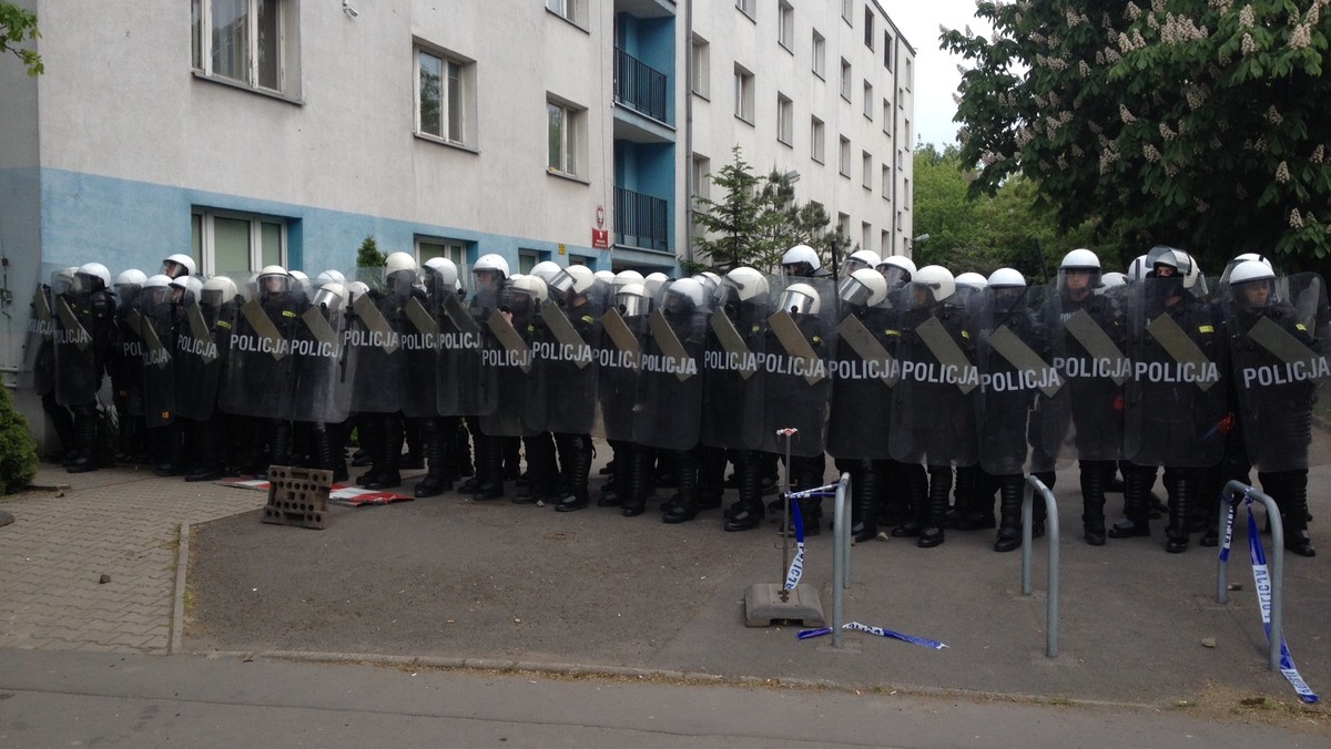 Policyjni związkowcy z Dolnego Śląska złożyli do warszawskiej prokuratury doniesienie na Wojciecha Bojanowskiego, dziennikarza TVN. Sprawa dotyczy ujawnienia przez Bojanowskiego w "Superwizjerze" nagrania z policyjnego paralizatora, którego funkcjonariusze użyli wobec 25-letniego Igora Stachowiaka. O sprawie jako pierwsza poinformowała "Rzeczpospolita".