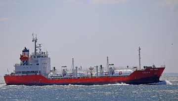 Ceny ropy poszybowały po ataku na Iran. OPEC zapowiada zwiększenie wydobycia