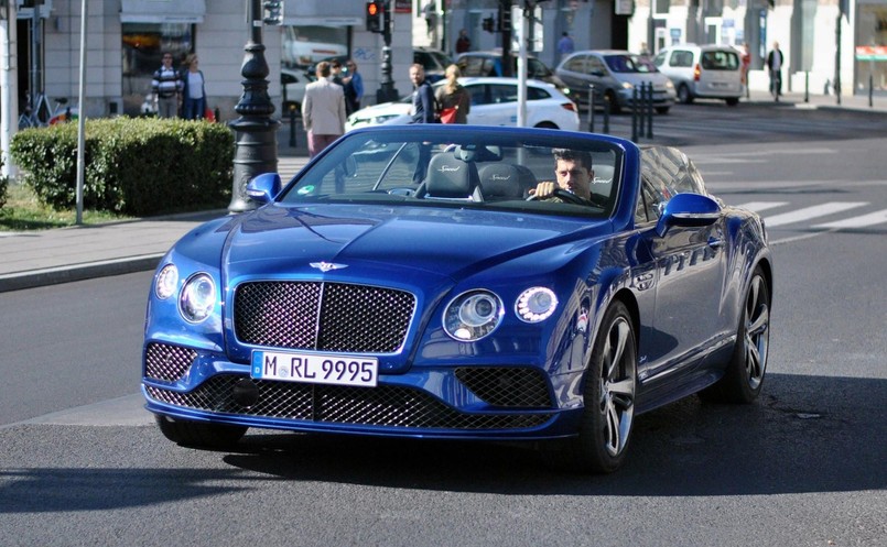 Robert Lewandowski i bentley continental GT speed convertible