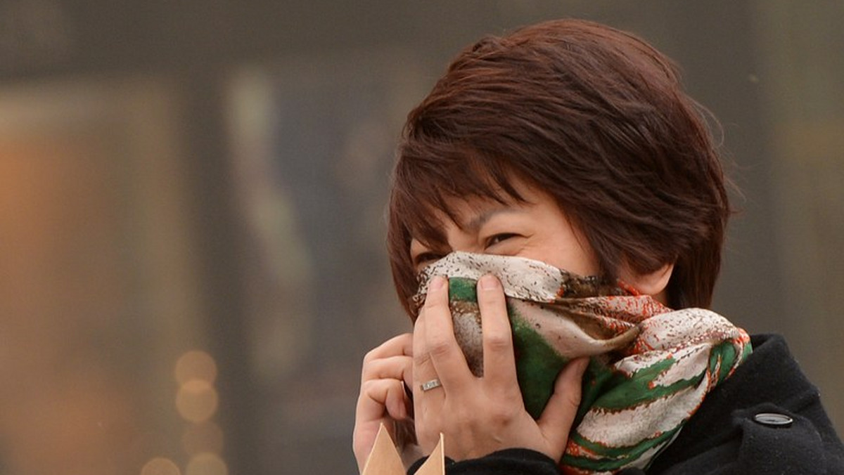 Żółte niebo nad Pekinem - smog i burza piaskowa