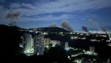 Siedem eksplozji i dym nad miastem. Stolica Wenezueli atakowana? Pentagon milczy