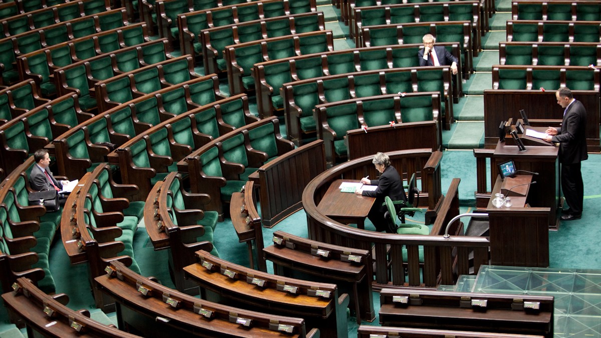 Sejm będzie nadal pracował nad propozycją zmian w kodeksie wyborczym, autorstwa klubu PJN. W popołudniowym głosowaniu posłowie oddalili wniosek PiS o odrzucenie tego projektu w pierwszym czytaniu.