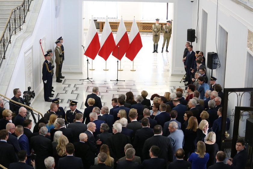Uroczystość odsłonięcia tablicy upamiętniającej Lecha Kaczyńskiego