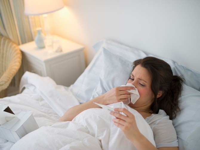 U slučaju da visoka temperatura potraje dva, tri dana javite se lekaru. Grip mora da se odleži 
