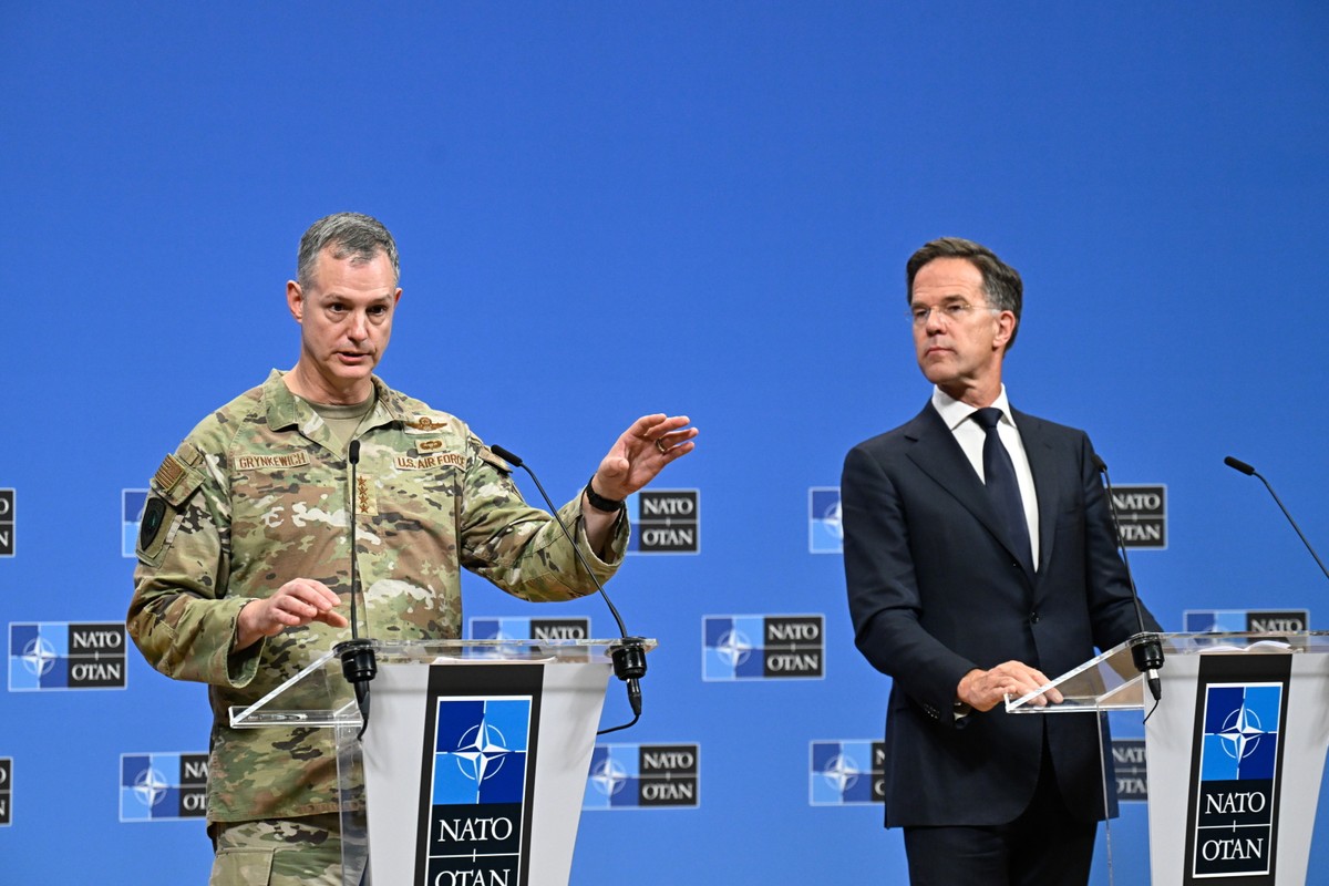 Sekretarz generalny NATO Mark Rutte oraz naczelny dowódca sił sojuszniczych w Europie (SACEUR) gen. Alexus Grynkewich