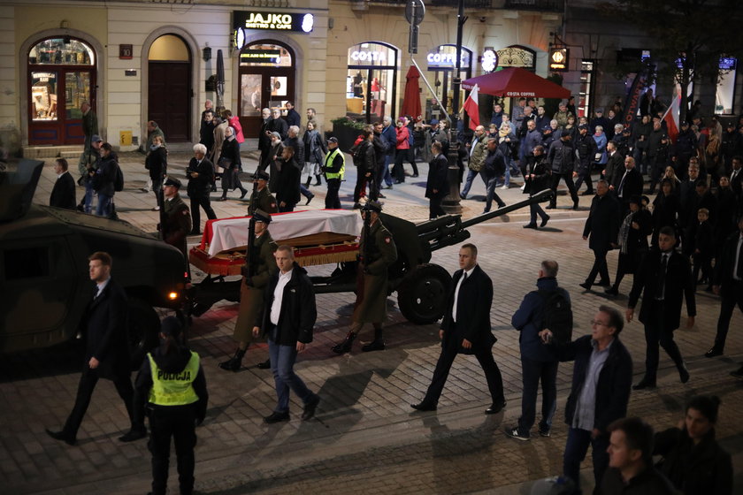 Kondukt żałobny na ulicach Warszawy