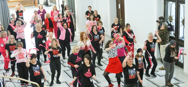 "Musiały w Popielec zatańczyć w Sejmie". Ksiądz grzmi po tańcu posłanek