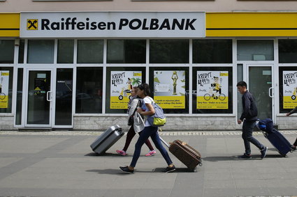 KNF zgodziła się na zawieszenie debiutu giełdowego Raiffeisen Banku