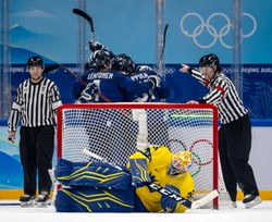 Hokeiści Finlandii, USA i Szwecji z awansem do ćwierćfinału