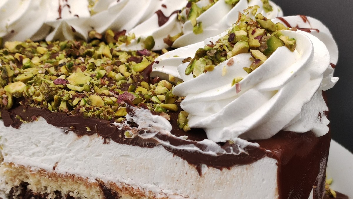 Posna Dubai torta je raj za nepca: Recept za sočno savršenstvo koje se topi u ustima