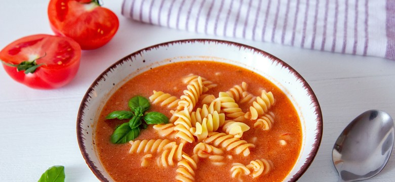 Tajemnica pomidorówki ze świeżych pomidorów. Ten trik to hit, każdy poprosi o dokładkę