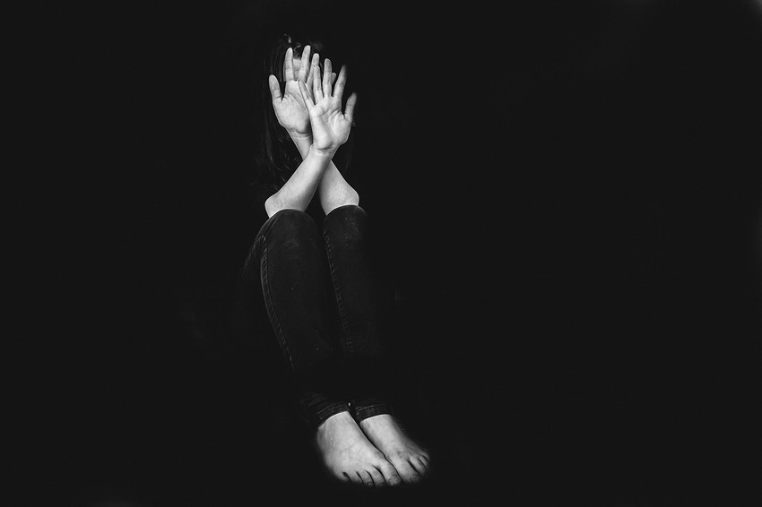 nasilje nad ženama zlostavljanje nasilje pokrivalica foto shutterstock