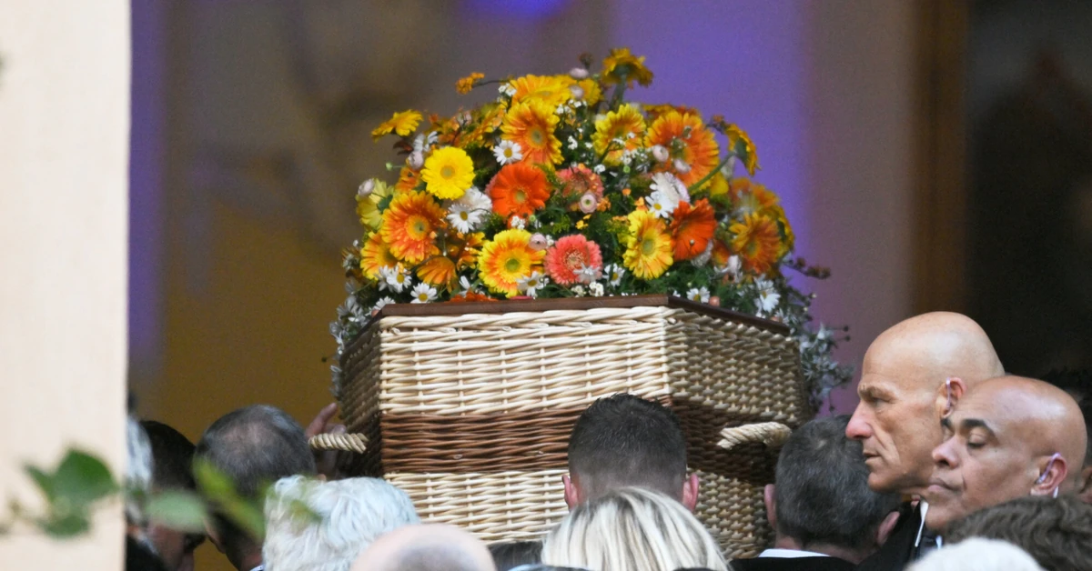 Pogrzeb wielkiej Brigitte Bardot. Tłumy pożegnały wielką gwiazdę i społeczniczkę [FOTO]