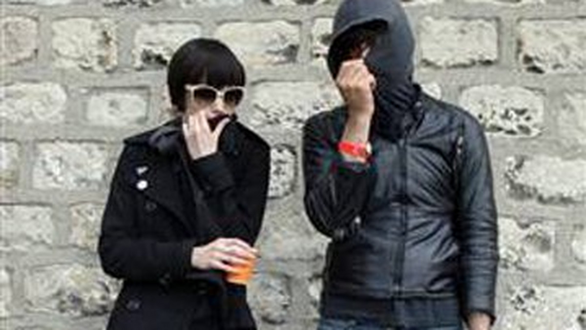 Duet Crystal Castles udostępnił do odsłuchu w sieci swój najnowszy, trzeci album. Premiera sklepowa krążka została przewidziana na 12 listopada.