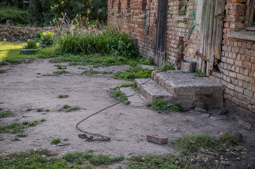 "Kuća strave" u selu Černiki u kojoj su nađena tela tri bebe