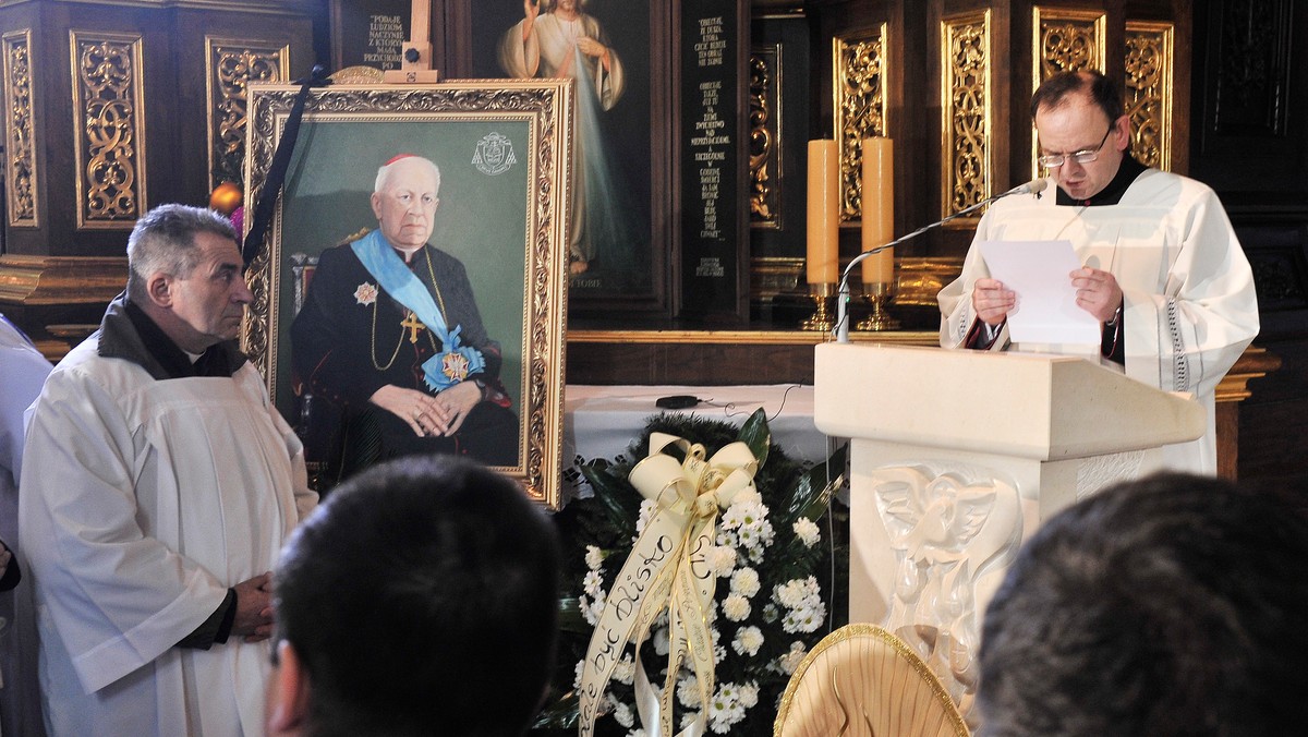 Zmarłego pięć lat temu abp Ignacego Tokarczuka przypomni okolicznościowa konferencja, która jutro odbędzie się Rzeszowie. Duchowny bez zgody władz PRL stworzył w diecezji przemyskiej przeszło 220 nowych parafii; wybudował ponad 430 kościołów i kaplic.