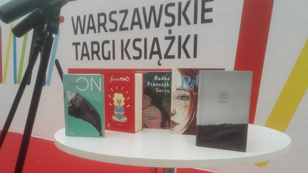 Podczas Warszawskich Targów Książki ogłoszono, że Katarzyna Boni, Joanna Fabicka, Radka Franczak, Sylwia Kubryńska oraz Zośka Papużanka zostały nominowane do Ogólnopolskiej Nagrody Literackiej dla Autorki Gryfia.