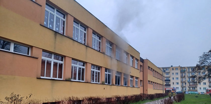 Pożar w szkole. Spaliła się sala lekcyjna. Straż pożarna: Ta akcja ma swojego bohatera