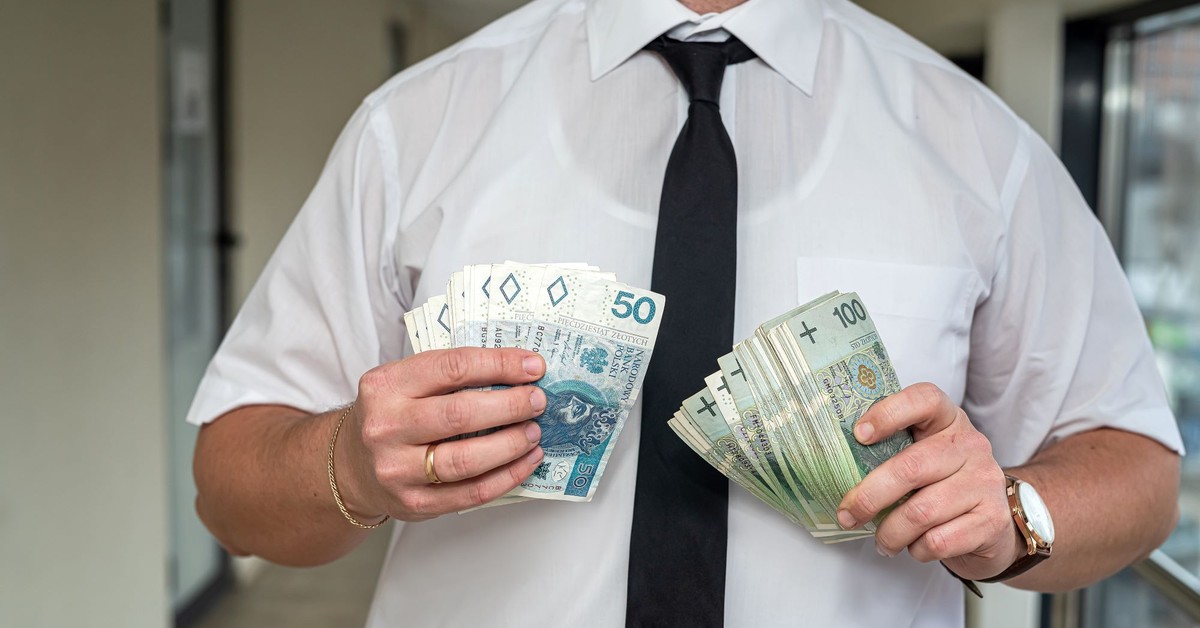 Bonus dla pracujących Polaków. Do 15 kwietnia państwo wypłaci im 240 zł