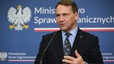 Sikorski odpowiedział na ataki Błaszczaka i Bochenka. Szef MSZ nazwał je "wyjątkowo wrednymi"