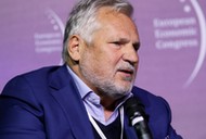 Aleksander Kwaśniewski podczas sesji Ukraina w czasie wojny i po wojnie. Katowice, 24.04.2023 r.