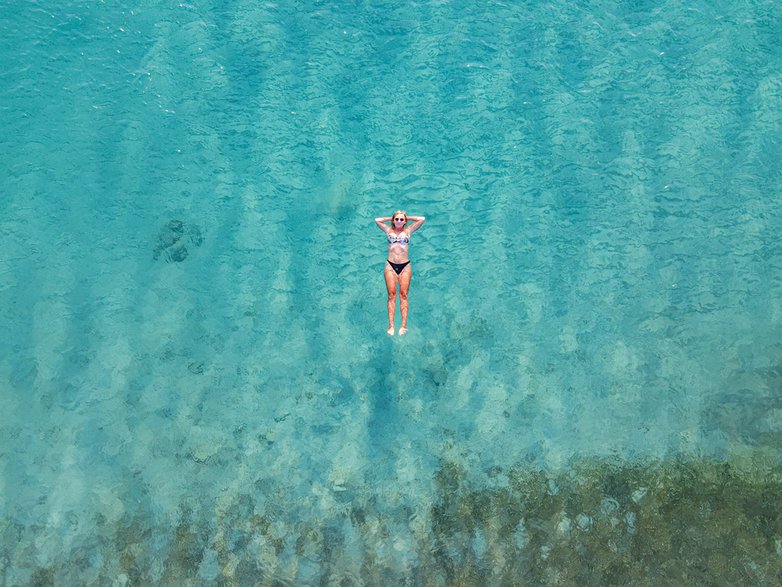 Na takich plażach można poczuć wakacyjny klimat