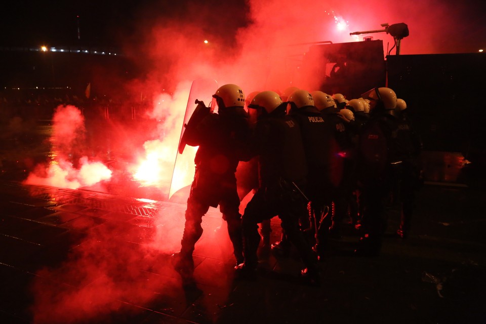 WARSZAWA MARSZ NIEPODLEGŁOŚCI 2014 NARODOWCY (zamieszki na Rondzie Waszyngtona)