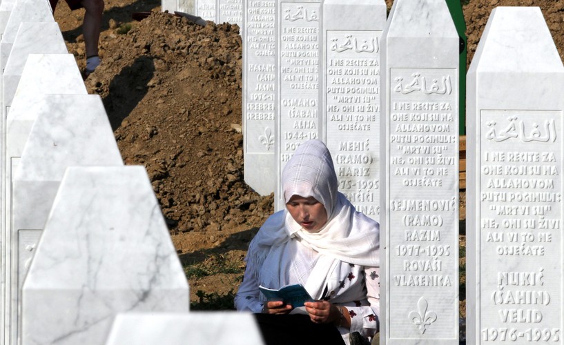 Pogrzeb ofiar masakry w Srebrenicy
