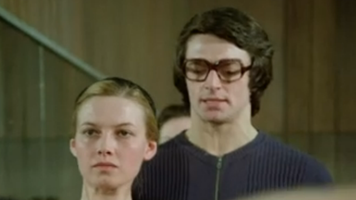 Jana Preissová a Vlastimil Harapes vo filme Jak vytrhnout velrybě stoličku.