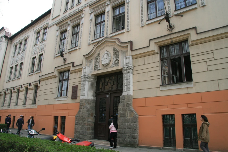 Elektrotehnička škola "Mihailo Pupin" u kojoj je uhapšen jedan od članova bande