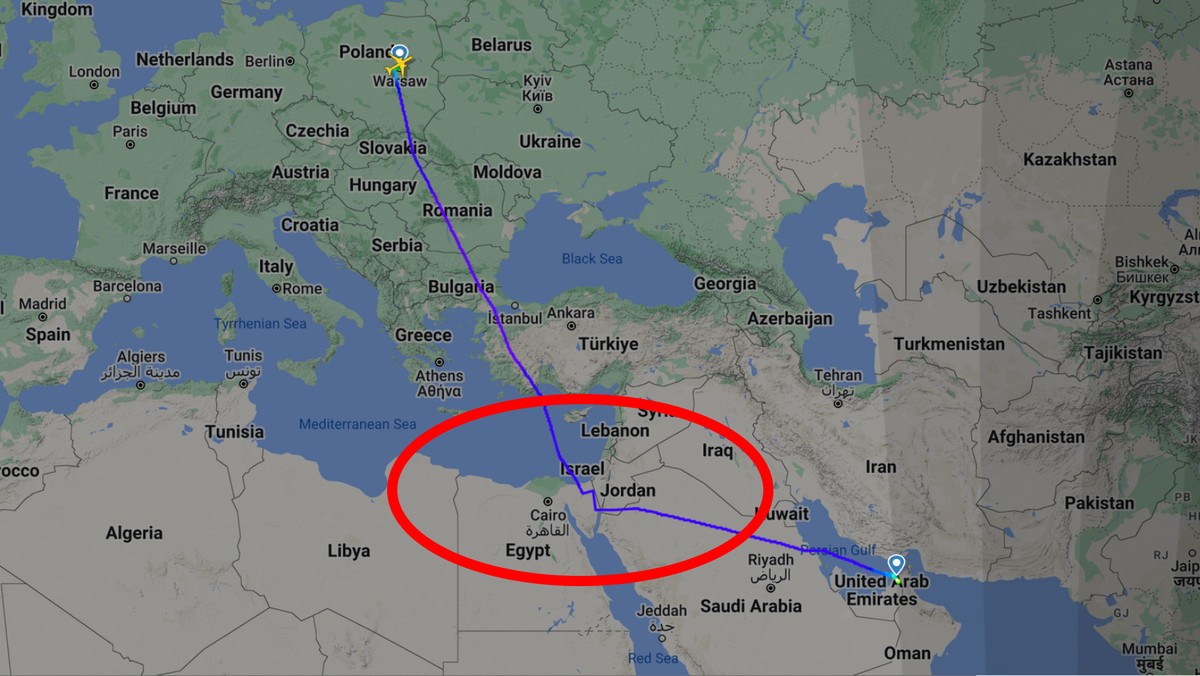 Dziwny lot Emirates z Warszawy do Dubaju. Samolot nie mógł lecieć najkrótszą trasą