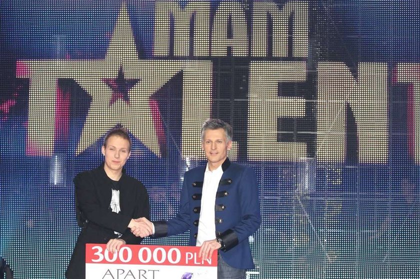 Triumfator "Mam talent" pokazał dziewczynę. ZOBACZ