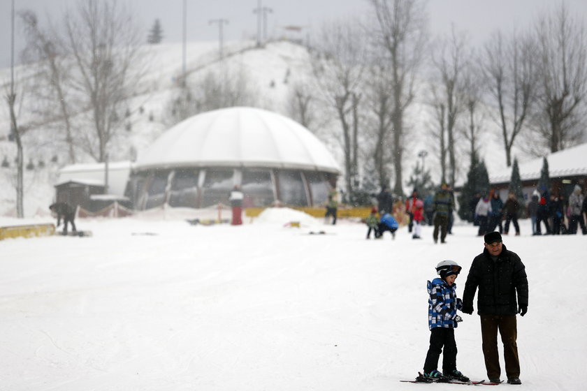 Sosnowiec. Stok narciarskina Górce Środulskiej 