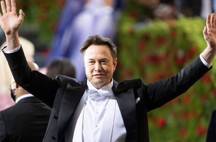 "Patologiczny optymista" Elon Musk doceniony przez innego miliardera. Sam woli łatwiejszy zarobek