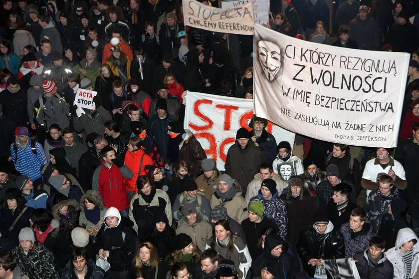 Niesiołowski: zwolennicy ACTA jak kibole